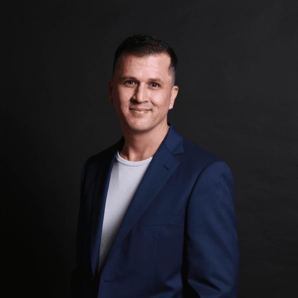 Headshot of Juan Diego García, Executive Coach, Social Entrepreneur, and Educator with the International Coaching Federation. Known for integrating wellness and social impact into coaching.